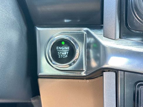 Used 2022 Ford F150 Lariat w/ Equipment Group 502A High image 28