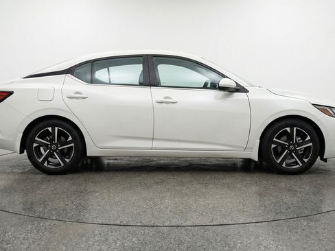 Used 2025 Nissan Sentra SV image 11