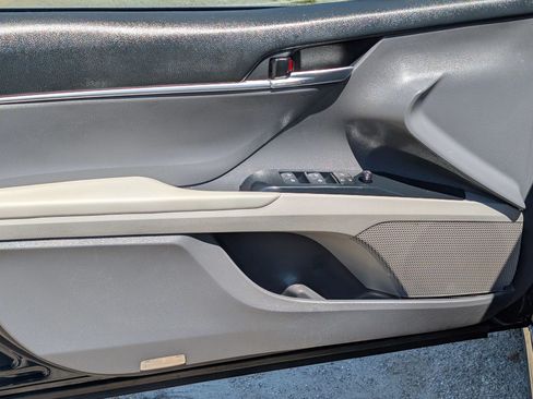 Used 2018 Toyota Camry SE FWD image 15