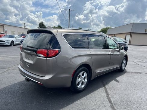 Used 2017 Chrysler Pacifica Touring-L Plus w/ Advanced Safetytec Group image 8