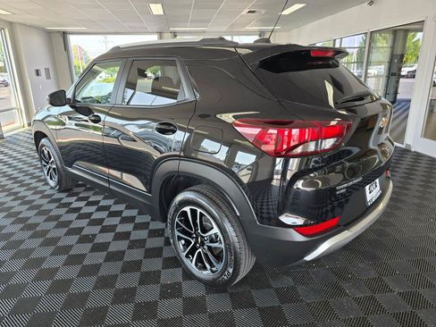 Used 2025 Chevrolet TrailBlazer LT AWD/4WD image 5