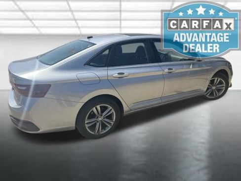 Used 2024 Volkswagen Jetta SE FWD image 4