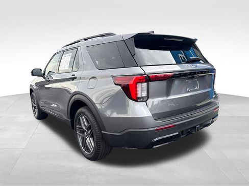 Used 2025 Ford Explorer ST-Line w/ ST-Line Street Pack AWD/4WD image 3