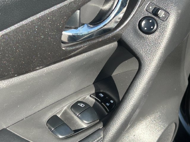 Used 2020 Nissan Rogue SV AWD/4WD image 28