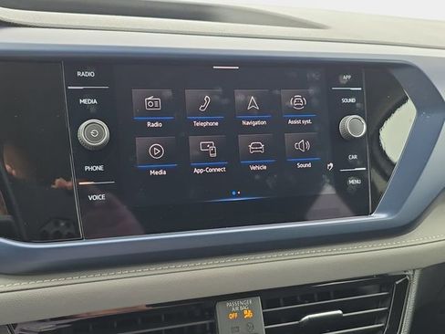 Used 2024 Volkswagen Taos SE image 23