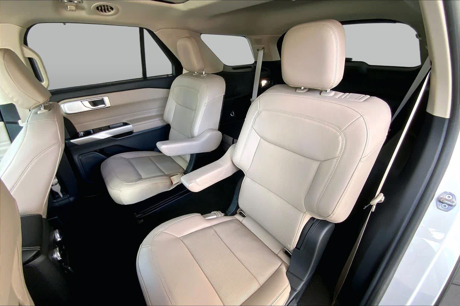 Used 2024 Ford Explorer Limited w/ Limited Technology Package RWD image 21