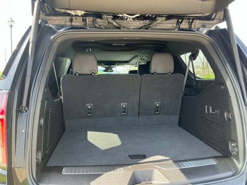 Used 2023 Chevrolet Suburban Premier image 11