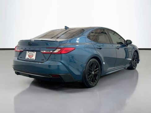 Used 2025 Toyota Camry SE w/ Convenience Package FWD image 4