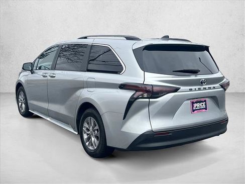 Used 2023 Toyota Sienna XLE image 7