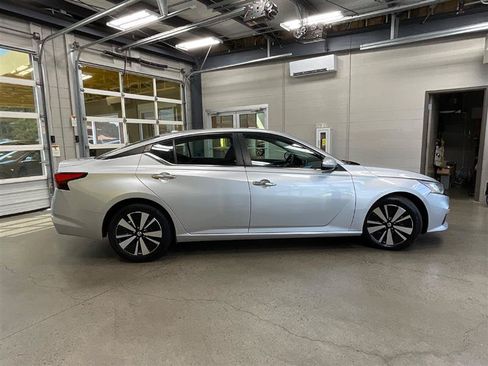 Used 2022 Nissan Altima 2.5 SV FWD image 6