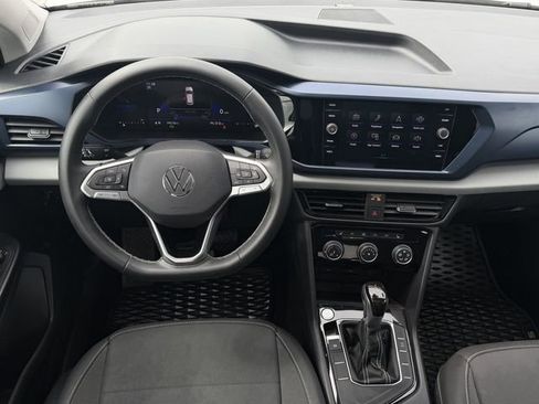 Used 2023 Volkswagen Taos SE w/ Panoramic Sunroof Package FWD image 10