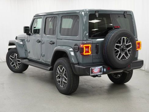 New 2026 Jeep Wrangler Unlimited Sahara AWD/4WD image 13