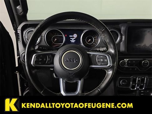 Used 2020 Jeep Gladiator Overland image 12