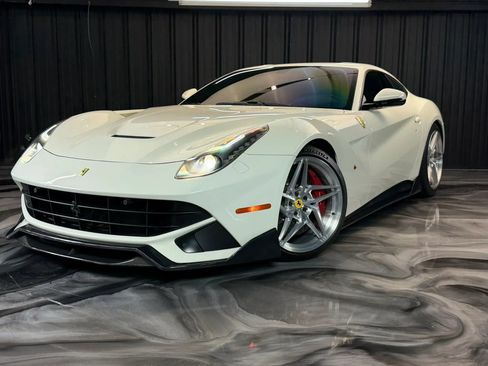 Used 2015 Ferrari F12 Berlinetta RWD image 19