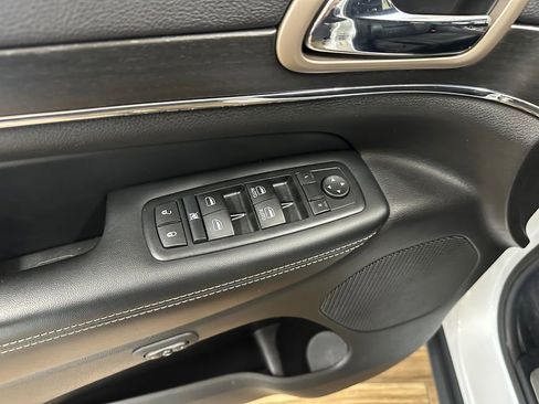 Certified 2017 Jeep Grand Cherokee Limited AWD/4WD image 11
