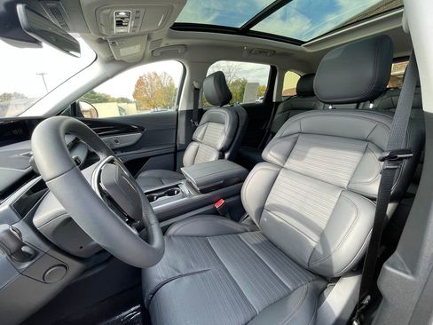 New 2026 Lincoln Nautilus Reserve image 13