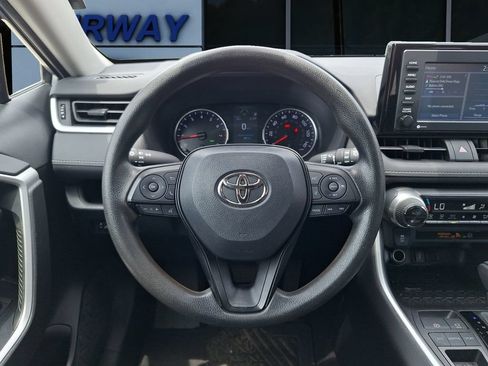 Used 2022 Toyota RAV4 XLE FWD image 13