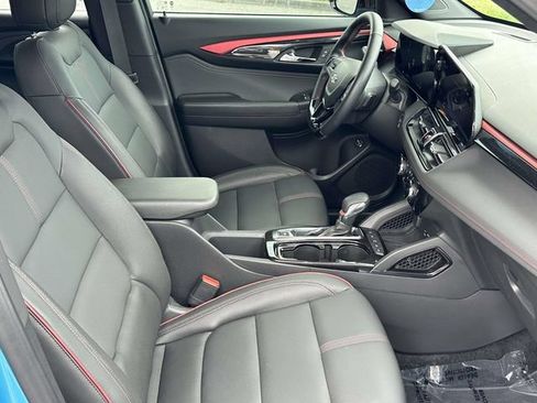 Used 2025 Chevrolet TrailBlazer RS w/ Convenience Package AWD/4WD image 9