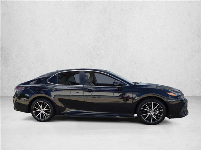 Used 2024 Toyota Camry SE w/ Cold Weather Package FWD image 4
