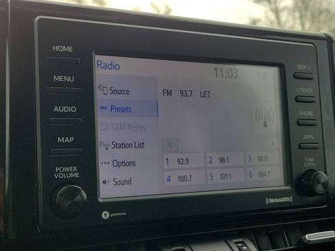 Used 2020 Toyota RAV4 XLE Premium image 29