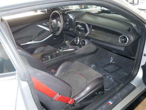 Used 2018 Chevrolet Camaro ZL1 image 17
