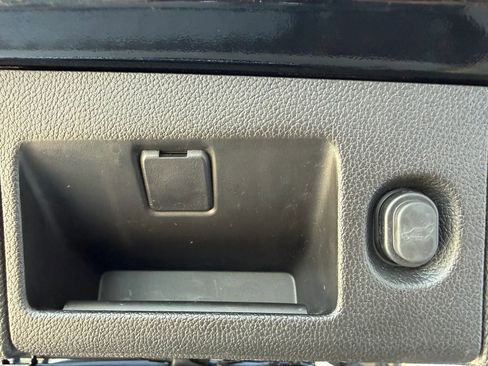 Used 2017 GMC Yukon XL Denali w/ Open Road Package image 31