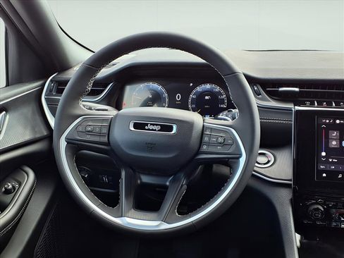 New 2025 Jeep Grand Cherokee Laredo image 9