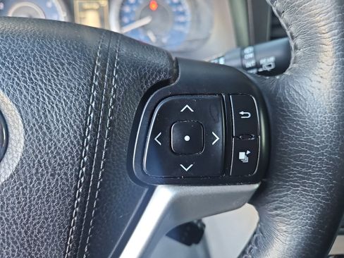 Used 2017 Toyota Sienna XLE Premium image 19