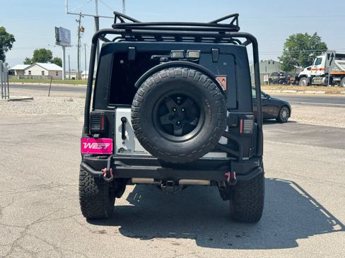 Used 2016 Jeep Wrangler Unlimited Rubicon w/ Connectivity Group AWD/4WD image 4