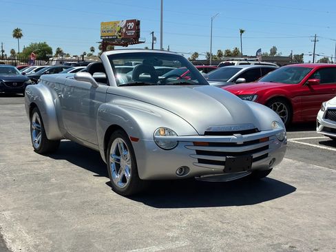 Used 2005 Chevrolet SSR w/ Preferred Equipment Group RWD image 11