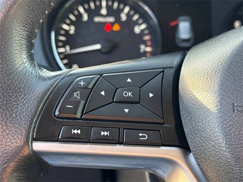 Used 2017 Nissan Rogue SV image 30