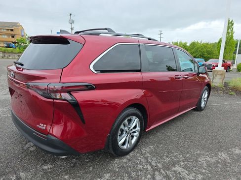 Certified 2024 Toyota Sienna XLE w/ XLE Plus Package AWD/4WD image 7
