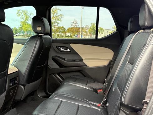 Used 2022 Chevrolet Traverse LS FWD image 27