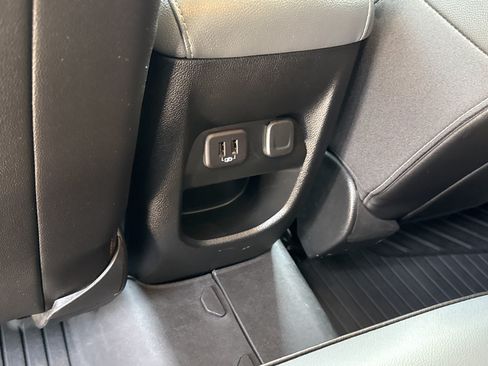 Used 2022 Chevrolet Colorado Z71 AWD/4WD image 14
