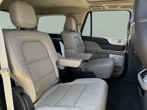 Certified 2023 Lincoln Navigator Reserve image 38