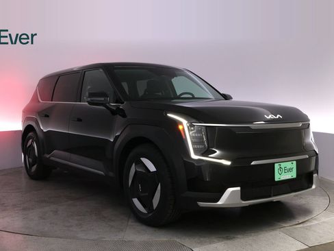 Used 2024 Kia EV9 Light Long Range RWD image 13