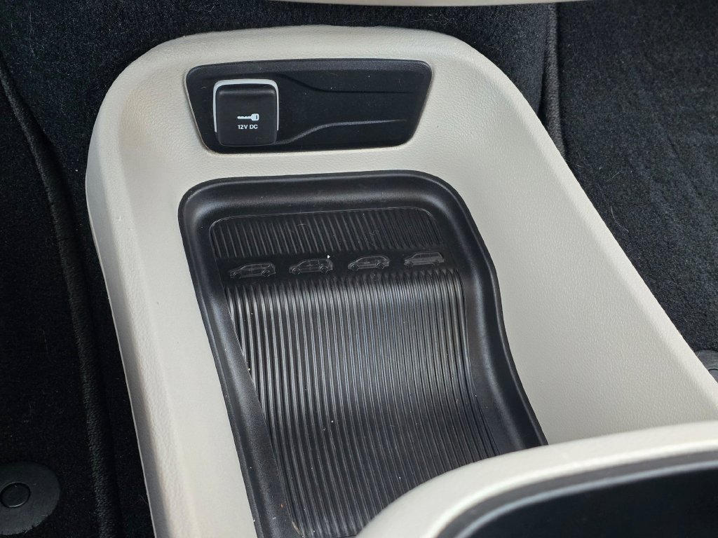 Used 2024 Chrysler Pacifica Touring-L FWD image 25
