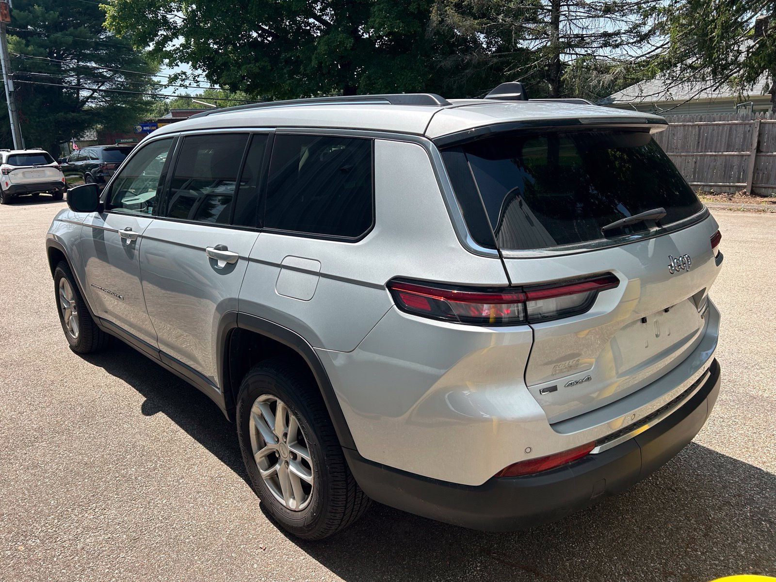 Used 2023 Jeep Grand Cherokee L Laredo AWD/4WD image 7