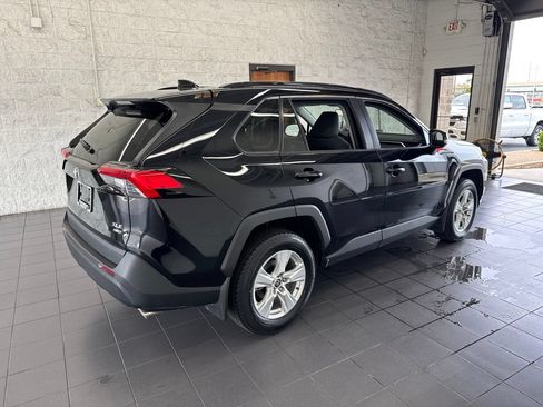 Certified 2021 Toyota RAV4 XLE w/ XLE Grade Weather Package AWD/4WD image 8