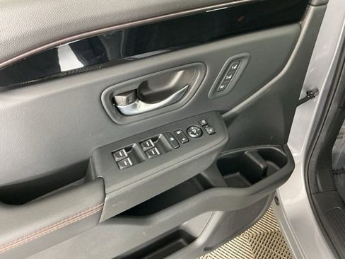 Used 2025 Honda Pilot TrailSport image 13