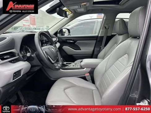 Used 2023 Toyota Highlander XLE AWD/4WD image 20