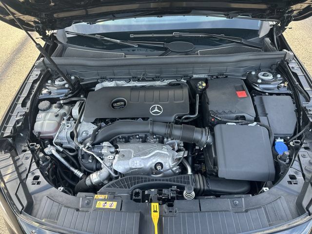 Used 2023 Mercedes-Benz GLB 250 4MATIC w/ Premium Package image 20