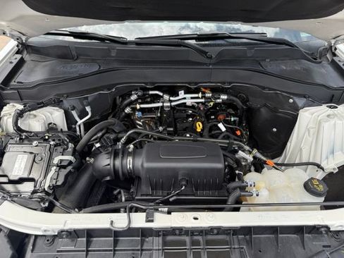 Used 2024 Ford Explorer XLT RWD image 43