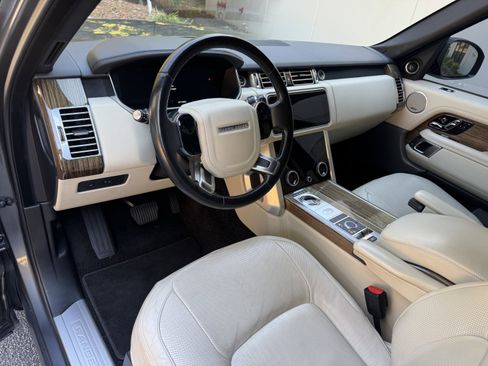 Used 2018 Land Rover Range Rover HSE image 25