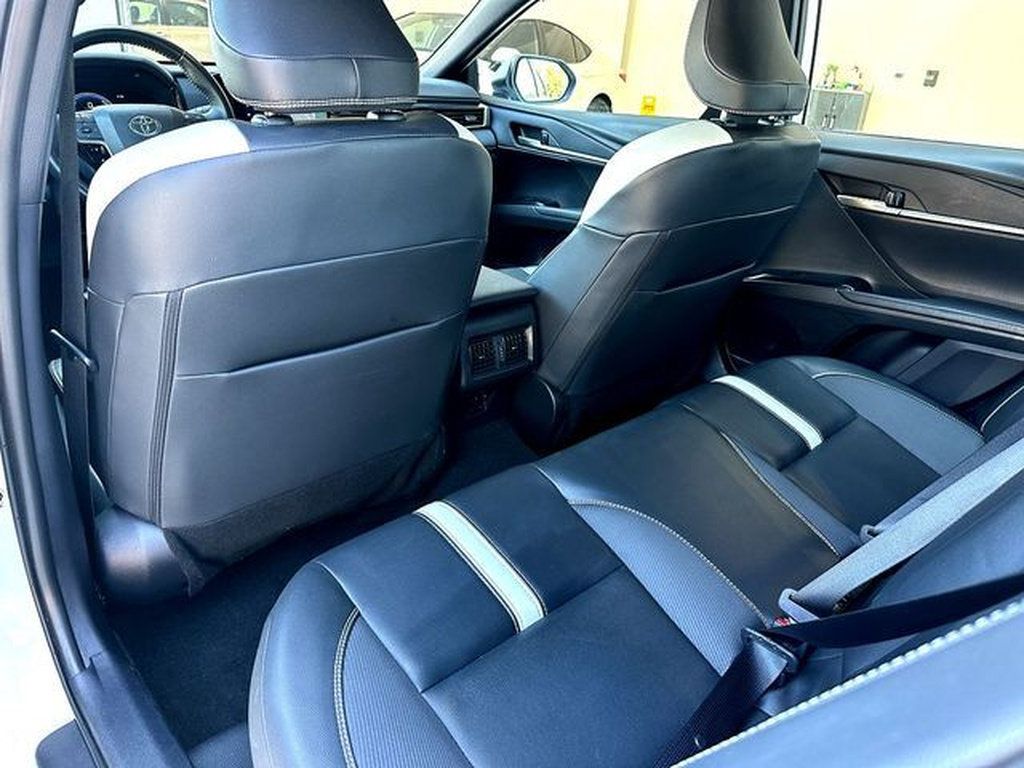 Used 2025 Toyota Camry SE FWD image 19