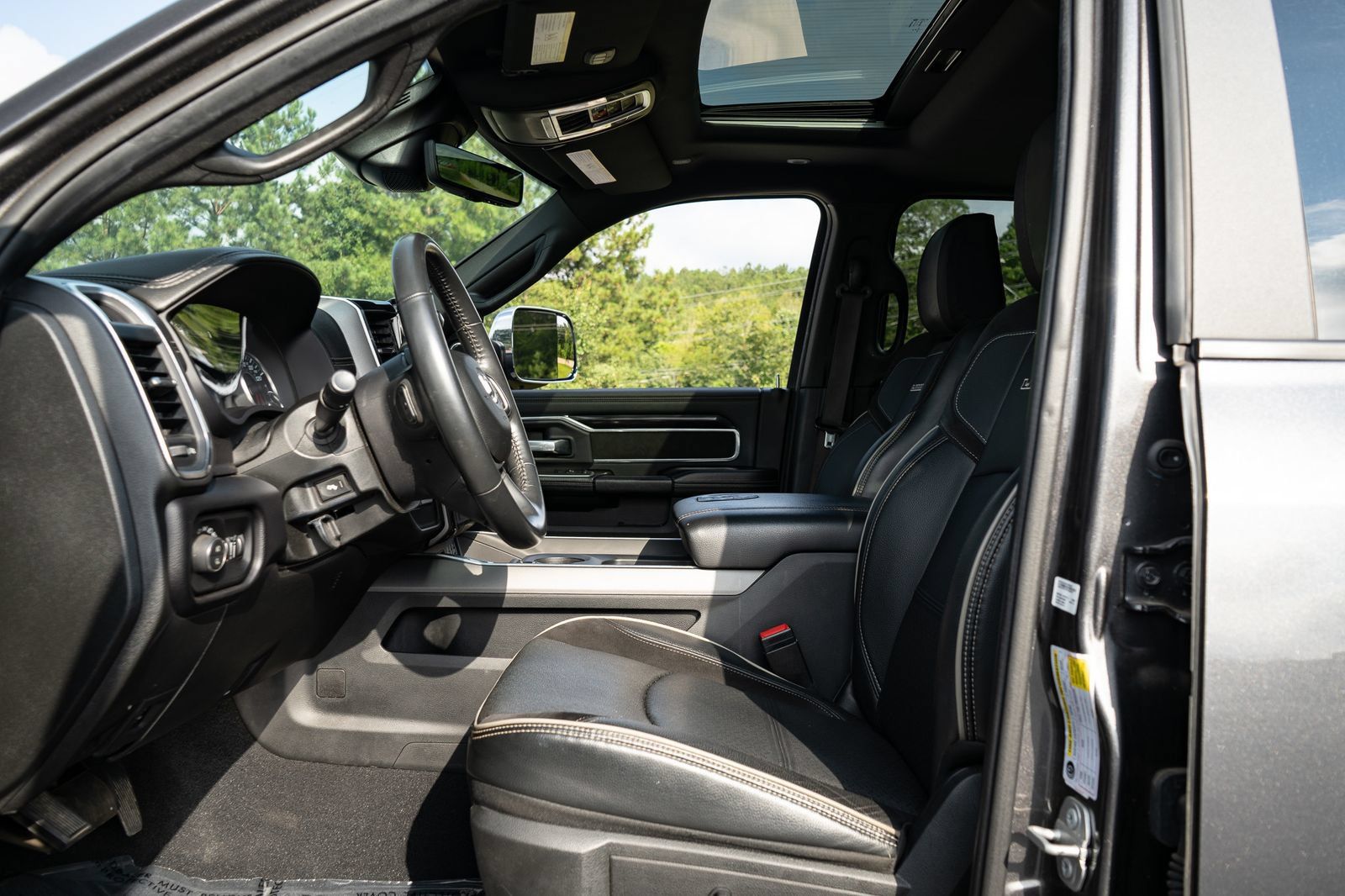 Used 2022 RAM 3500 Laramie AWD/4WD image 14