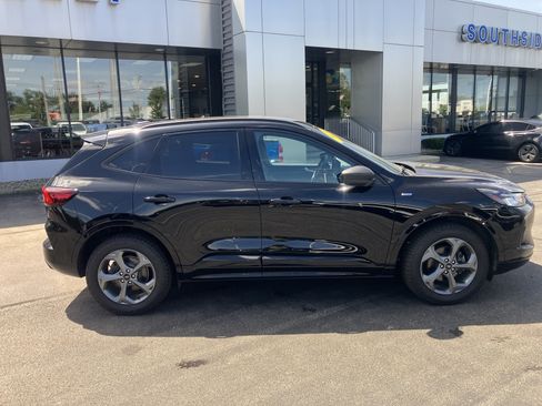 Used 2024 Ford Escape ST-Line w/ Tech Pack #1 AWD/4WD image 8