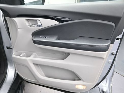 Used 2016 Honda Pilot Elite image 32