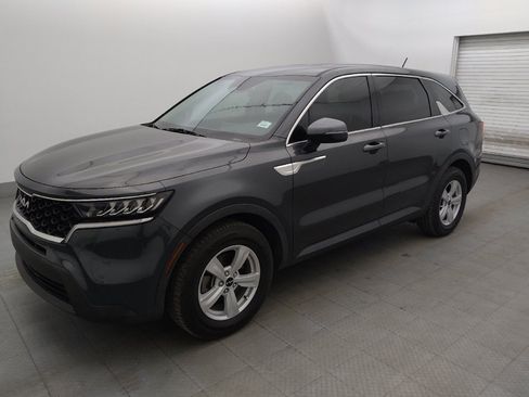 Used 2023 Kia Sorento LX FWD image 2