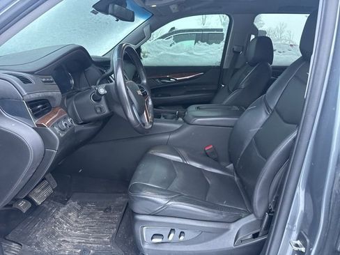 Used 2019 Cadillac Escalade ESV Luxury w/ Escalade Sport Edition image 4